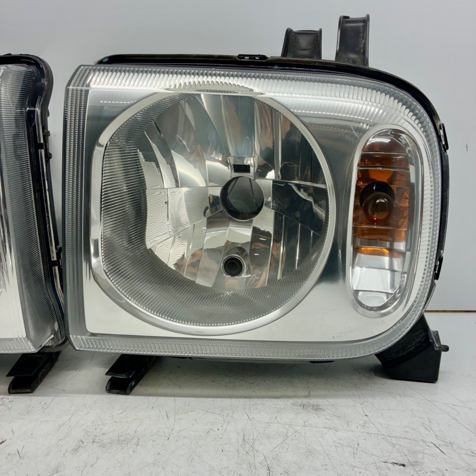 美品【コーティング済】スズキ HE21S アルト ラパン 後期 ヘッドライト