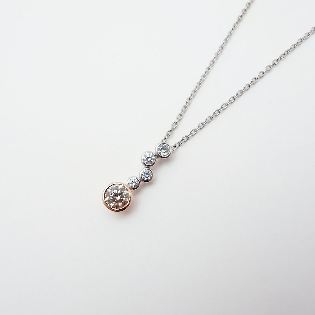 カシケイ ベゼル ペンダント ネックレス ブラウンダイヤモンド