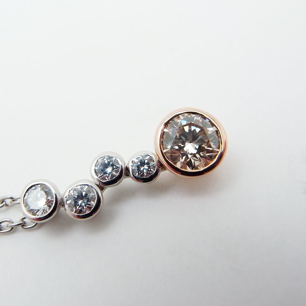 カシケイ ベゼル ペンダント ネックレス ブラウンダイヤモンド