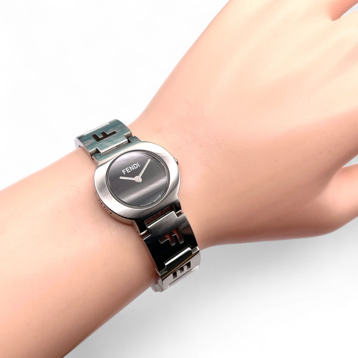 稼働 FENDI フェンディ 3050 L レディース腕時計 クオーツ ステンレス シルバー コンビ ロゴ入り ブランドウォッチ 5249-93-11
