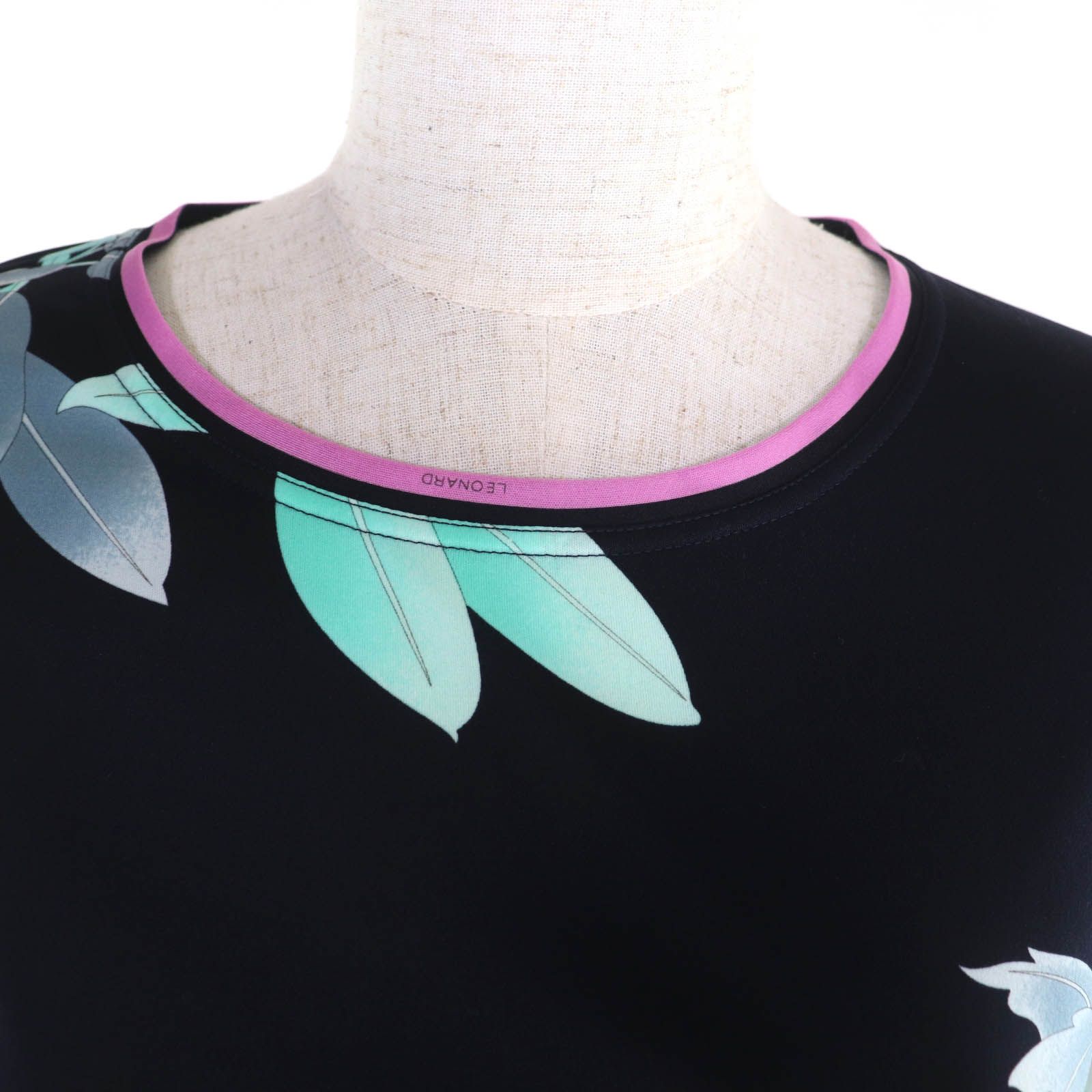 極美品☆LEONARD レオナール 花柄 半袖 トップス カットソー ダーク