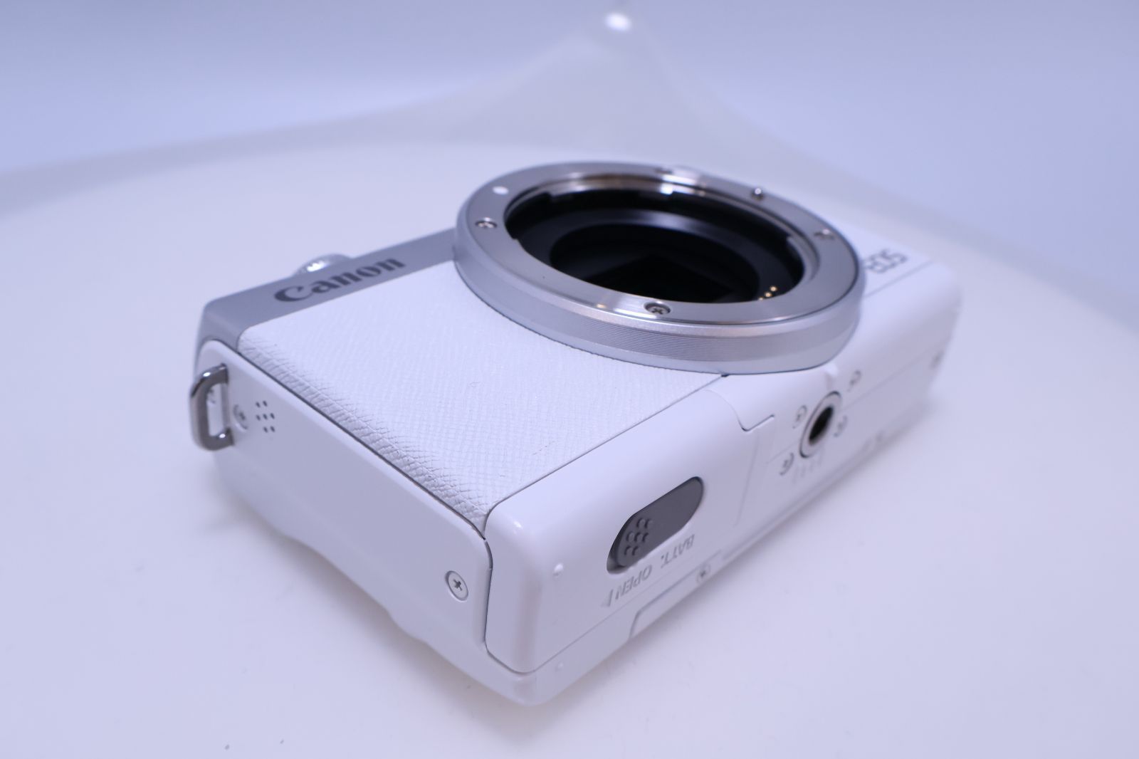 ほぼ新品】Canon EOS M200 ボディー ホワイト EOSM200WH-BODY ミラー