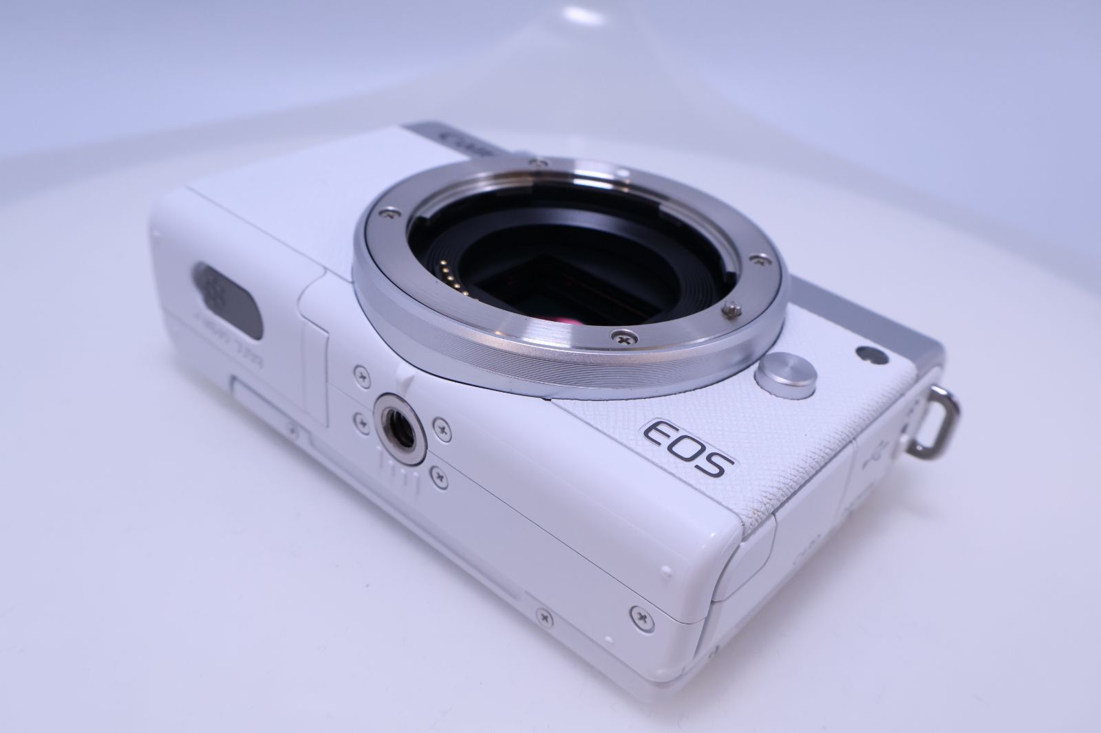 ほぼ新品】Canon EOS M200 ボディー ホワイト EOSM200WH-BODY ミラー