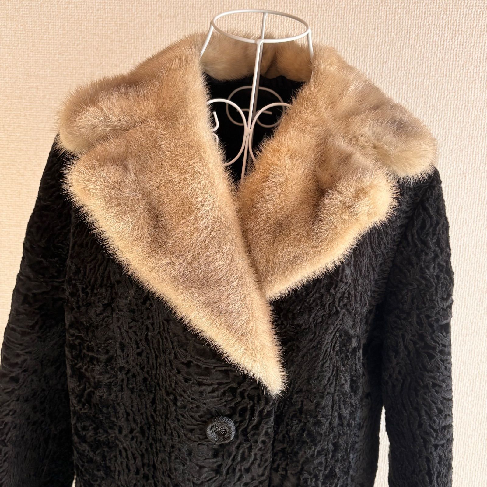 アストラカン ミンク襟アップヘアー リアルファーコート - メルカリ