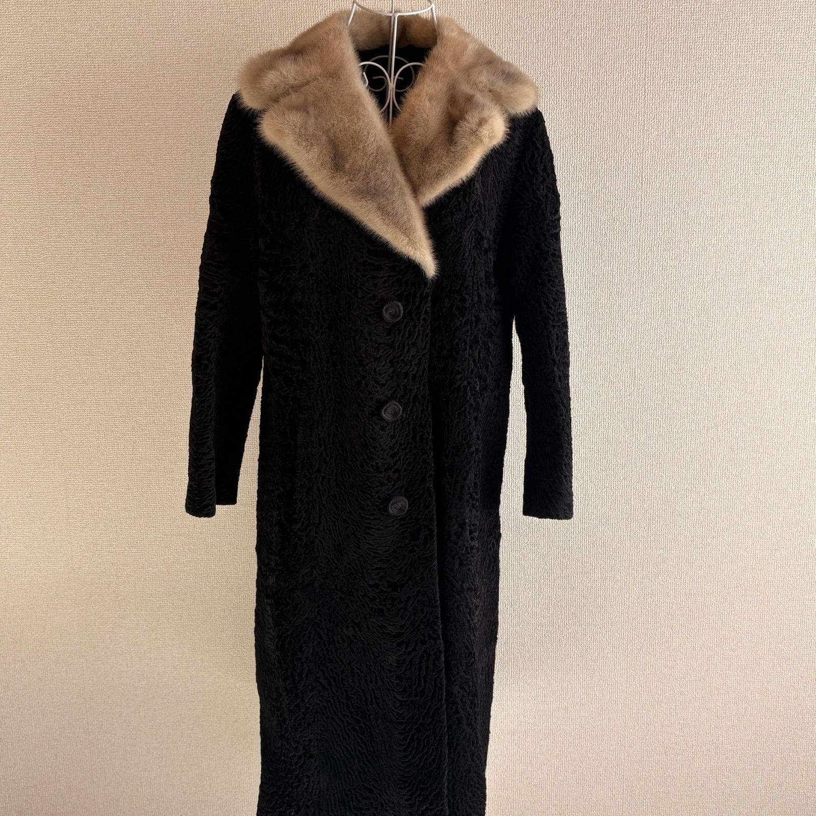 アストラカン ミンク襟アップヘアー リアルファーコート - メルカリ