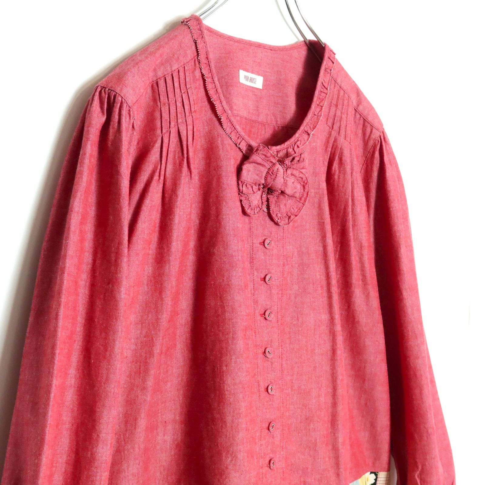 ピンクハウス 裾ダンダン切り替えの長袖ブラウス(未使用品) ピンクハウス☆裾パッチワーク♪デニムブラウス 赤系 前開きリボン付き