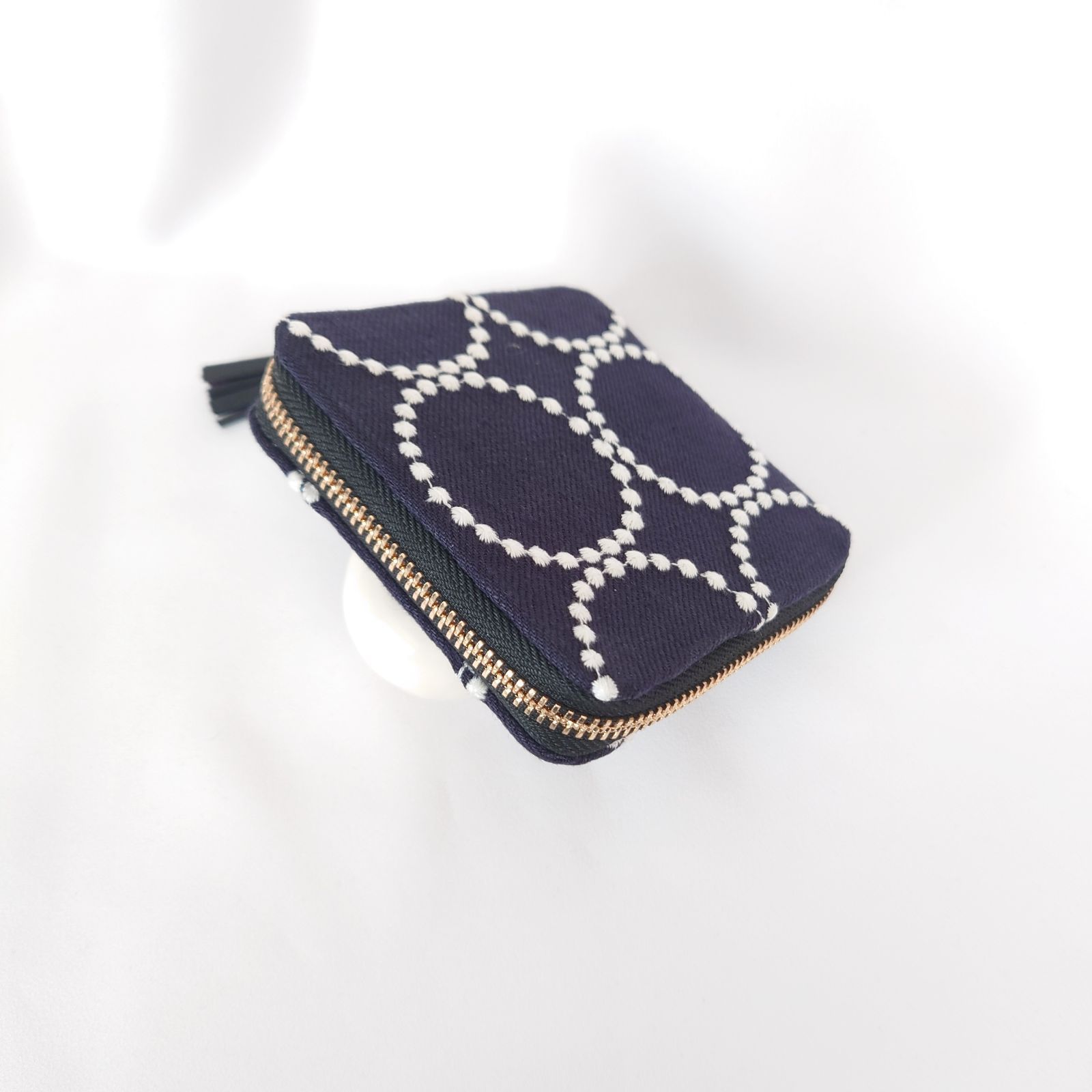 受注製作】刺繍3つ・ネイビー×ホワイト ショップ タンバリン タッセル