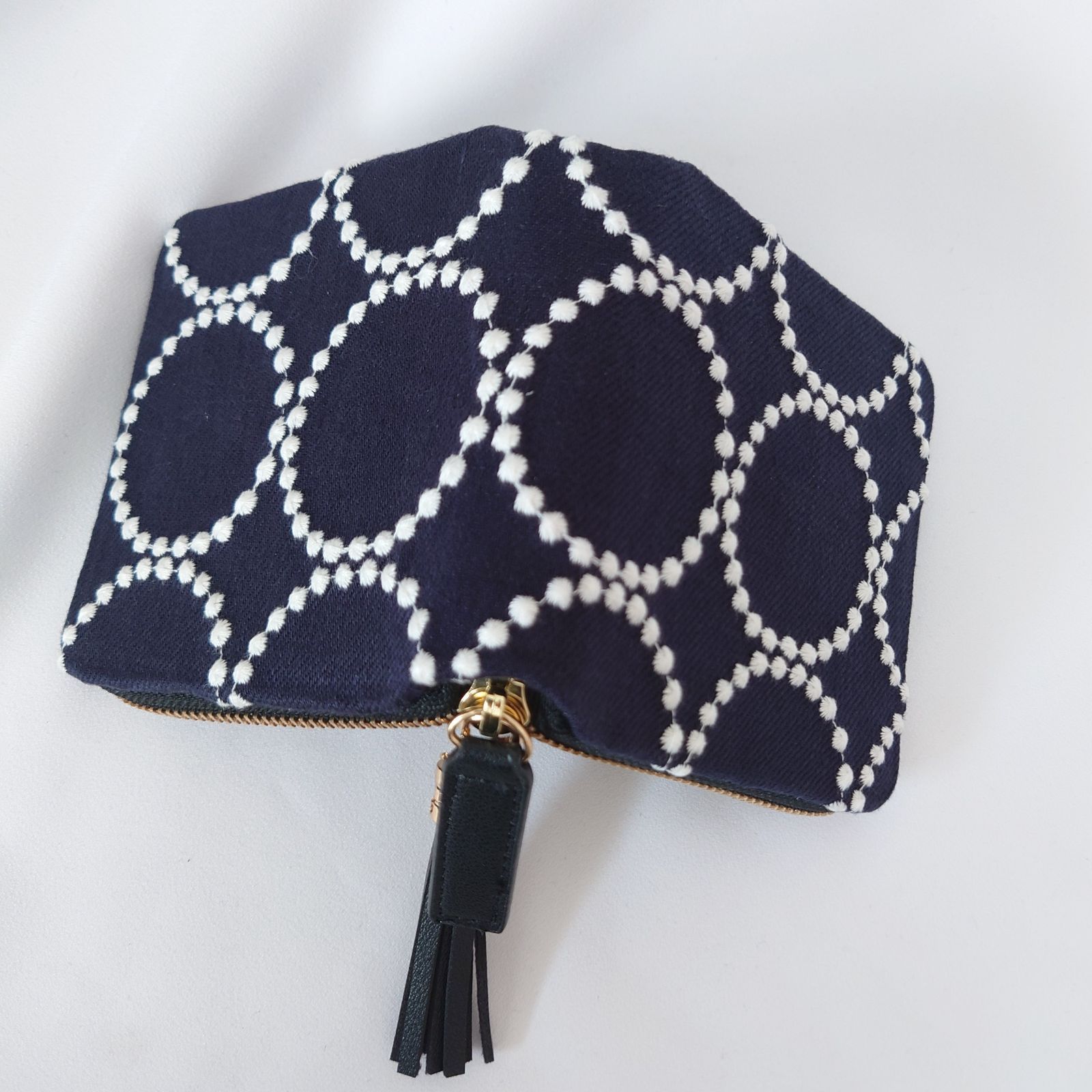 タンバリン タッセル付き二つ折り財布