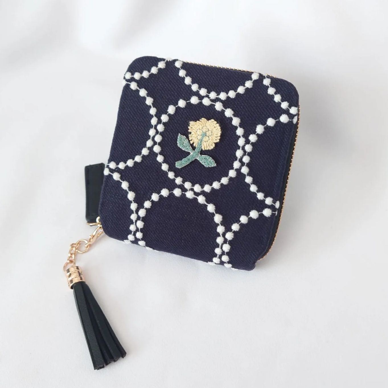 受注製作】刺繍3つ・ネイビー×ホワイト タンバリン タッセル付き二