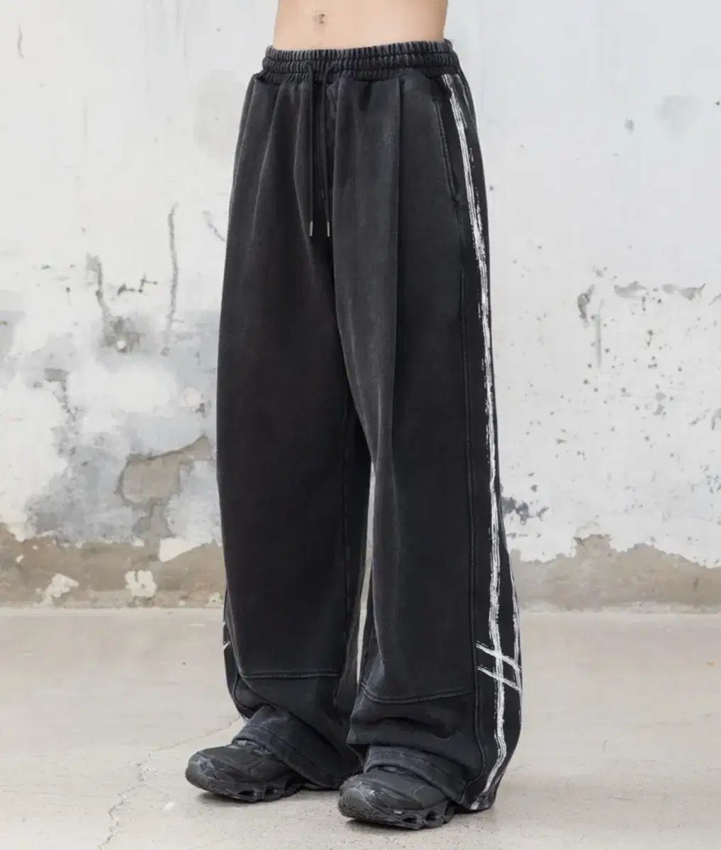 3 ハンド ペインティング トラックパンツ