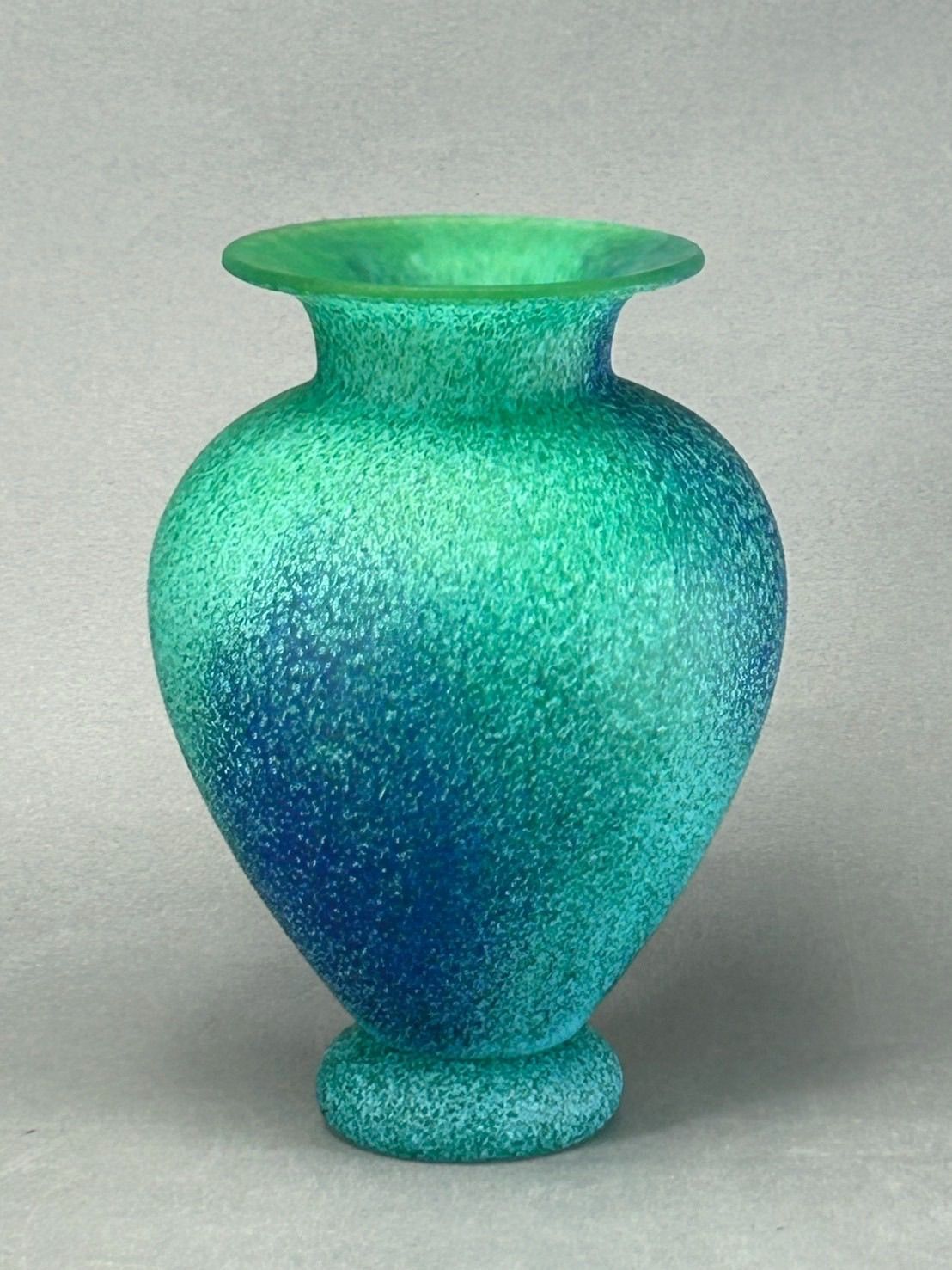 幽玄】岩田久利 緑韻 共箱 花瓶 ガラス 骨董品 - メルカリ