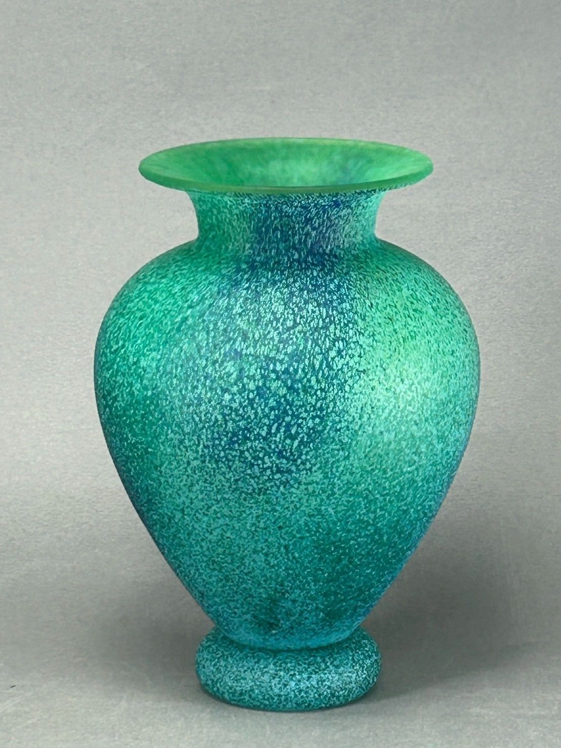 幽玄】岩田久利 緑韻 共箱 花瓶 ガラス 骨董品 - メルカリ