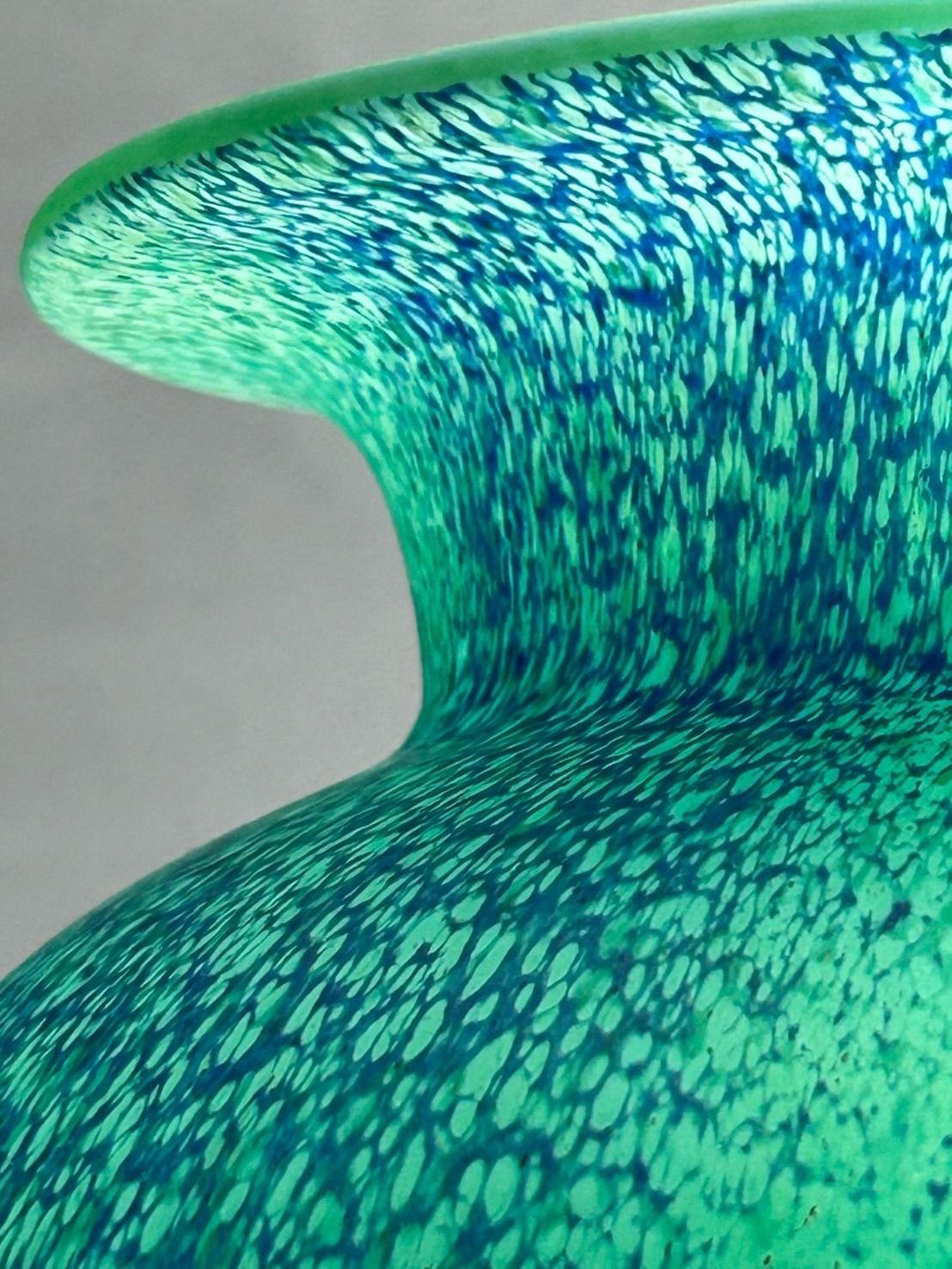 幽玄】岩田久利 緑韻 共箱 花瓶 ガラス 骨董品 - メルカリ