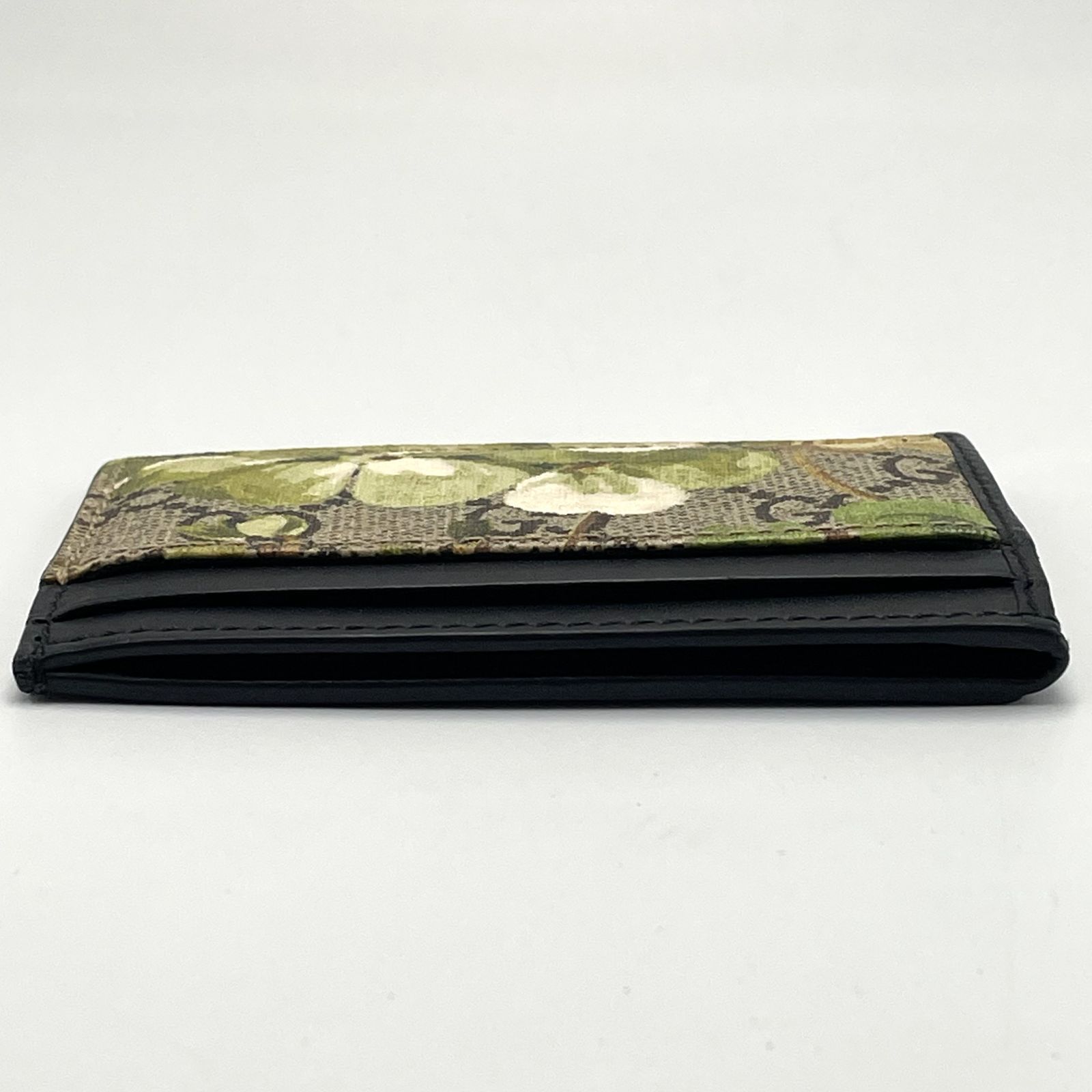 スリムで軽量】GUCCI グッチ GGスプリーム ブルームス カードケース 花