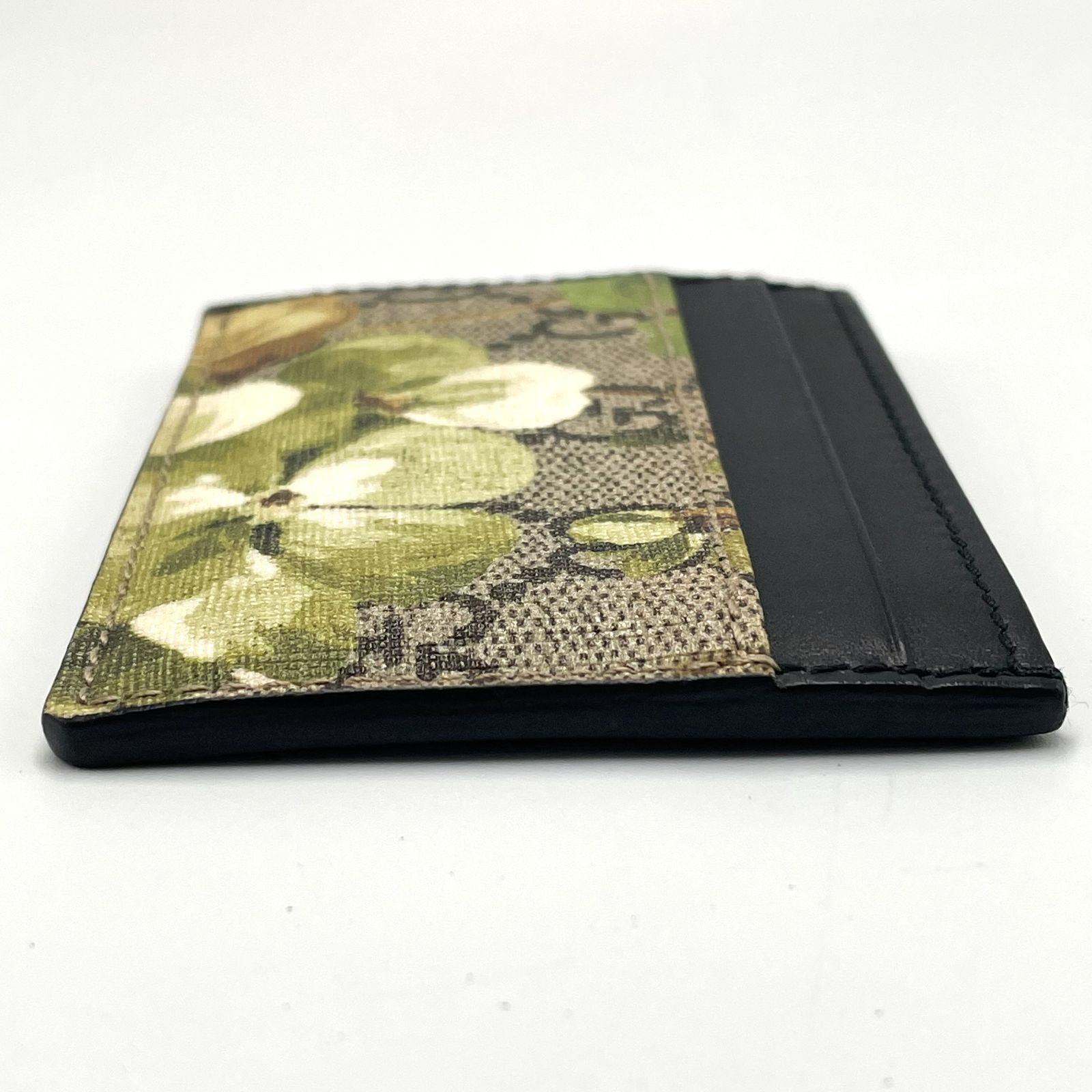 スリムで軽量】GUCCI グッチ GGスプリーム ブルームス カードケース 花