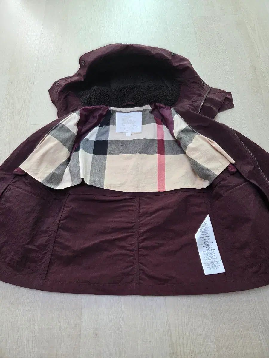4 Y バーバリーキッズ マウンテンパーカー アウター