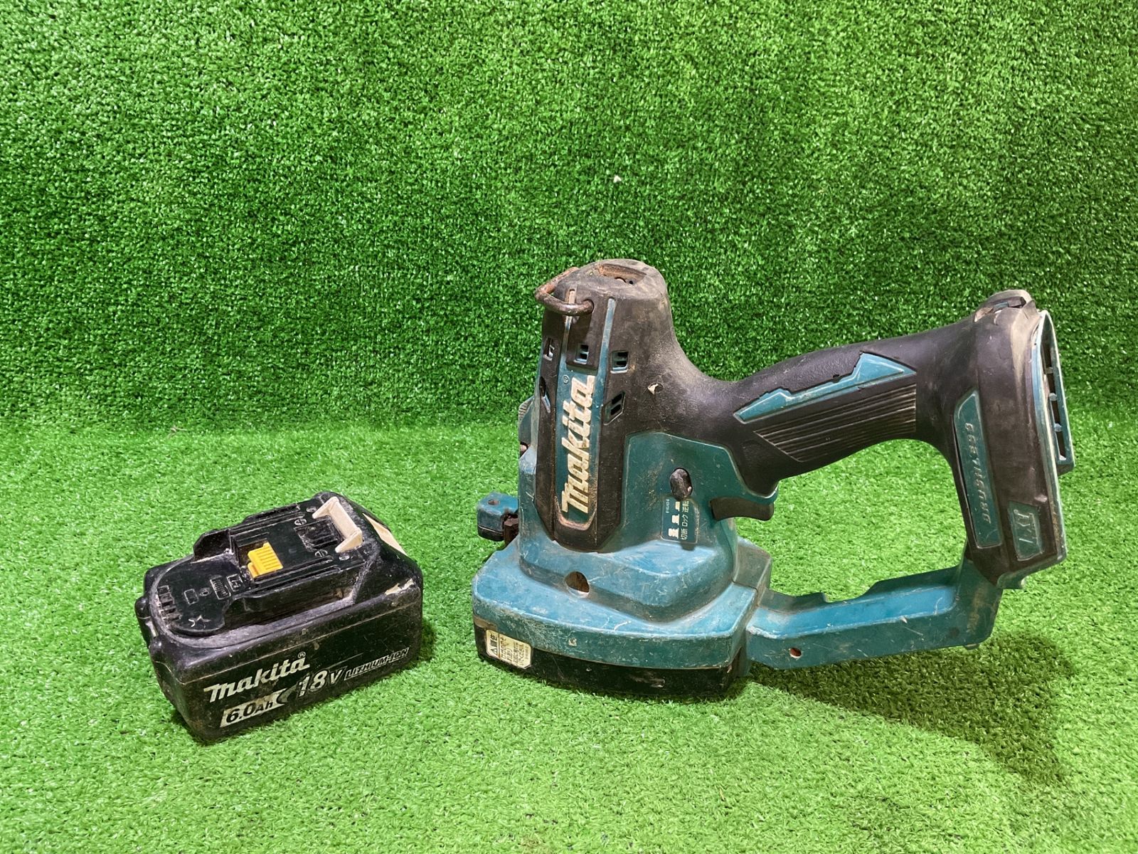 マキタ SC 102 D 充電式全ネジカッタ バッテリ付属 充電回数98回 過放電5％ 錆有 サ 200