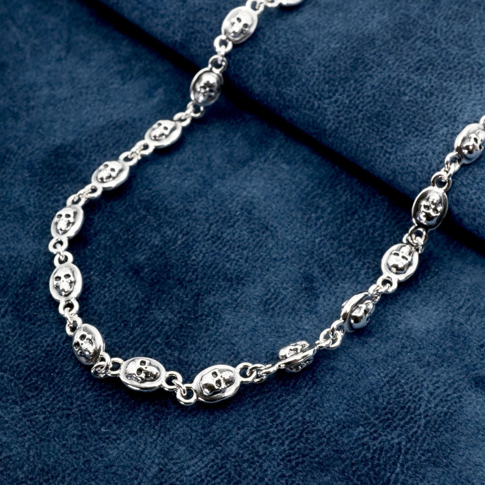 ジャスティンデイビス 小売業者 エッセンシャル スカル ペンダント