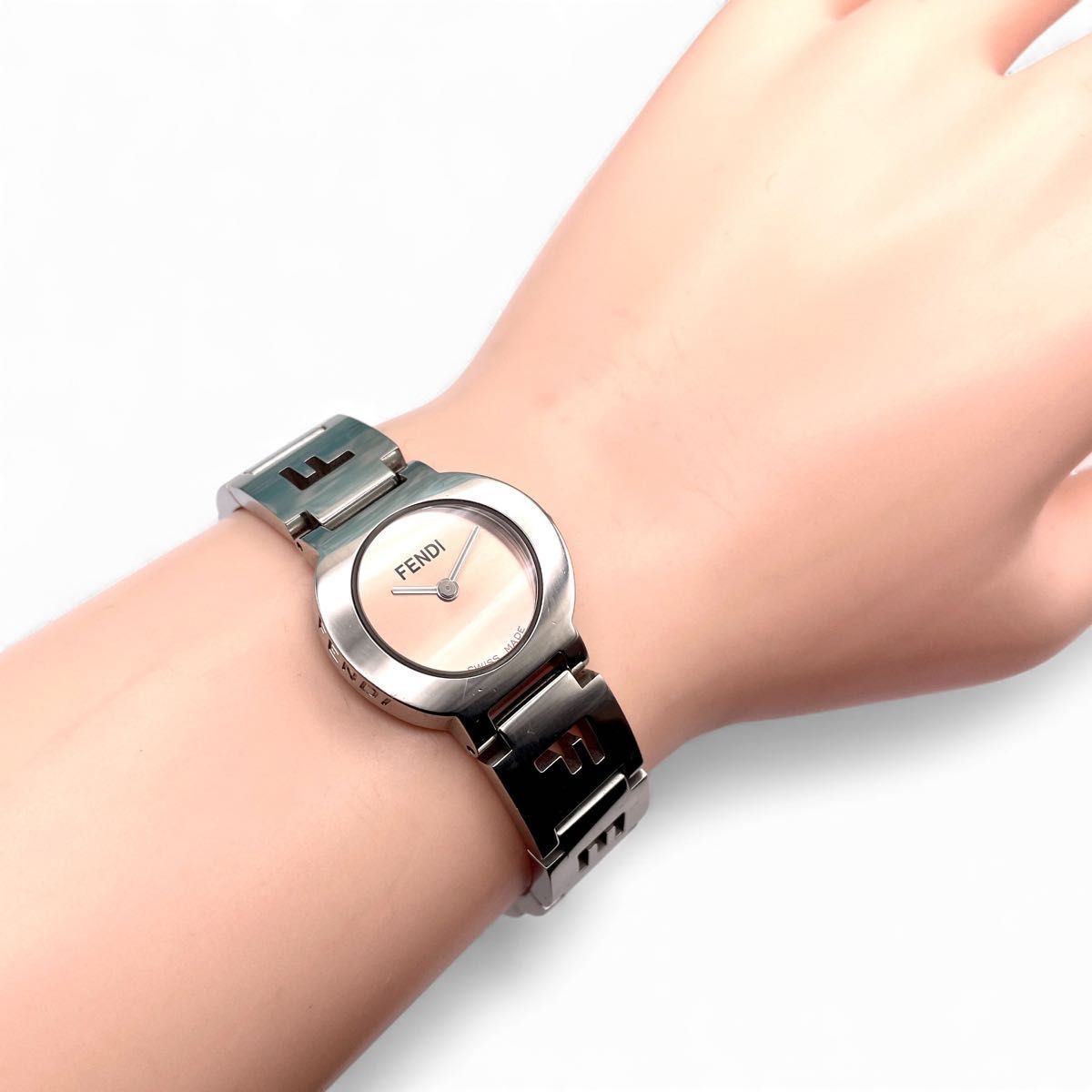 美品□稼働 FENDI フェンディ 3050L レディース腕時計 ピンク文字盤