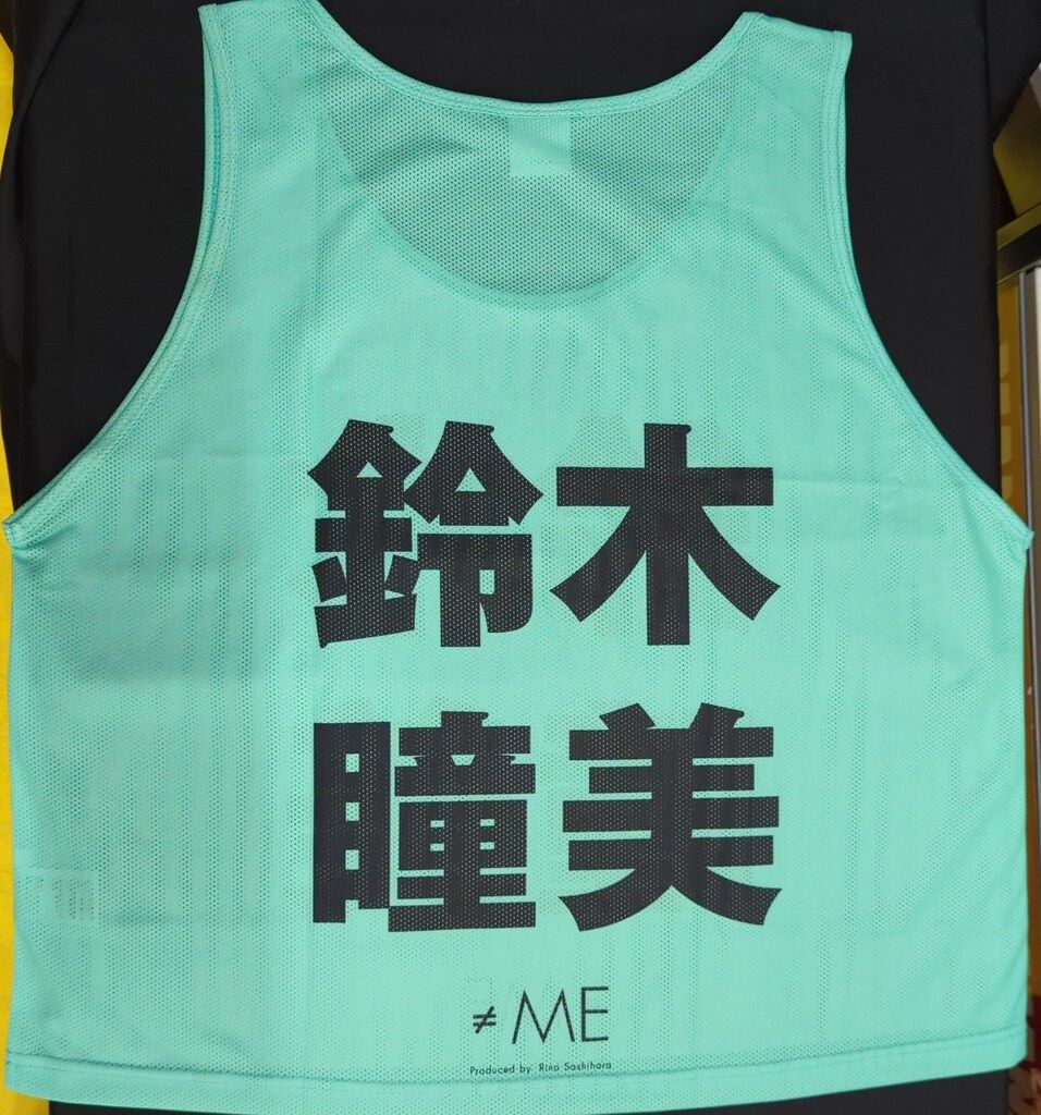 ≠ME 鈴木瞳美　公式ビブス2023 鈴木瞳美 ≠ME ノイミー ビブス 2022年版旧モデル ⁄ - 公式ビブス X