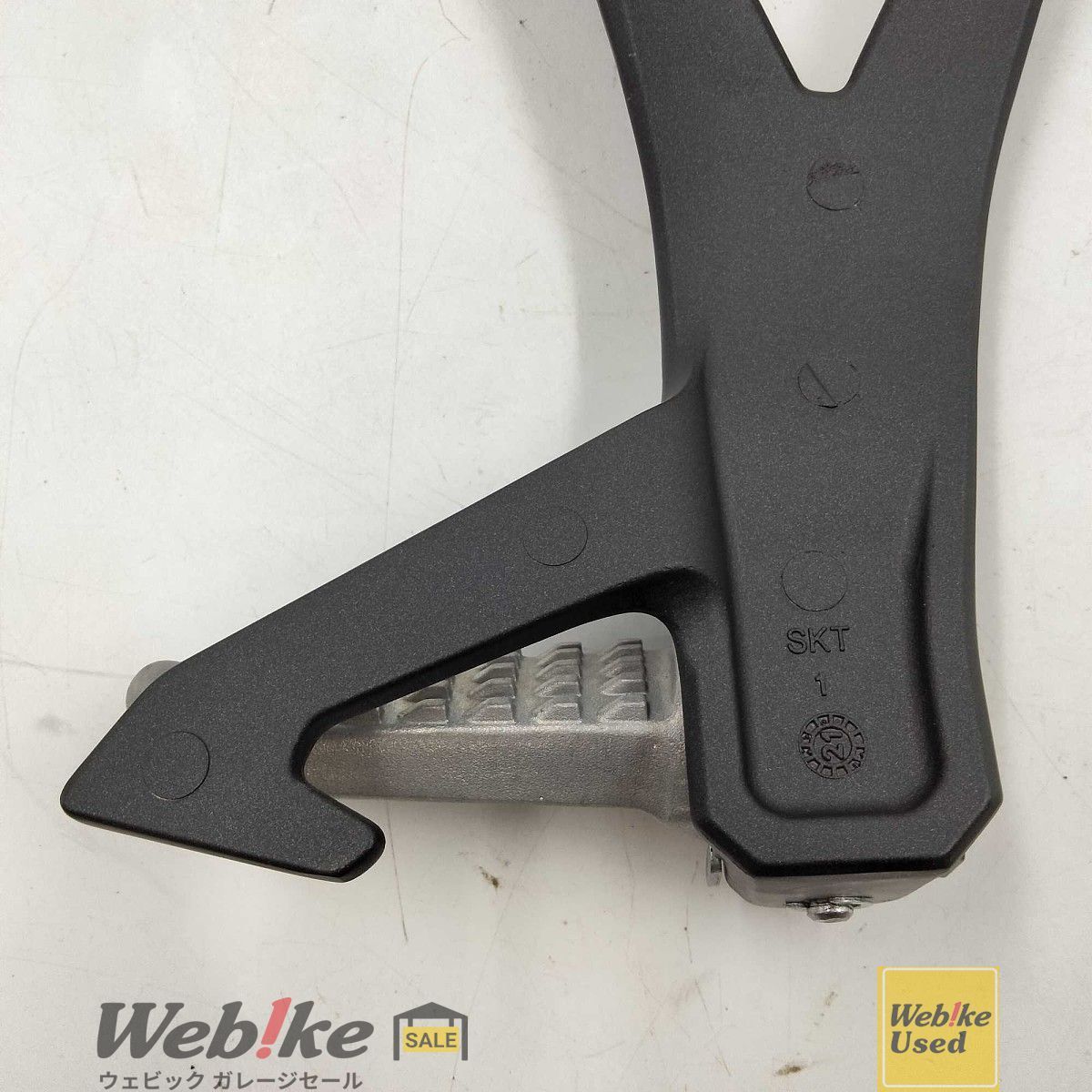 カワサキ純正中古パーツ ZX-25R SE ステー タンデムステップ 左 35063