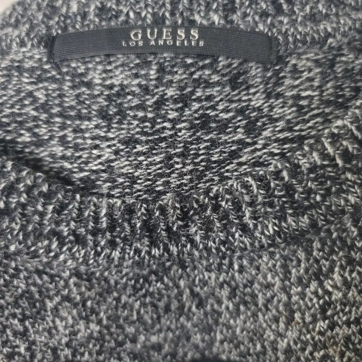 GUESS メンズ クルーネックセーター