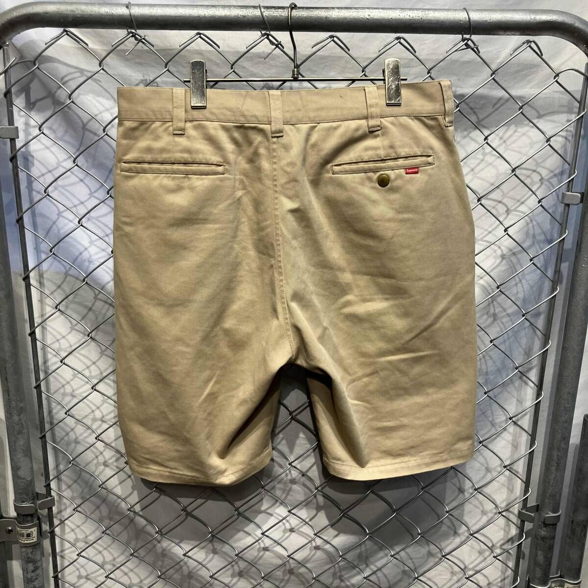 Supreme ベージュ ハーフパンツ Supreme ハーフ綿パンツ ハーフチノ ベージュ W34 シュプリーム - メルカリ