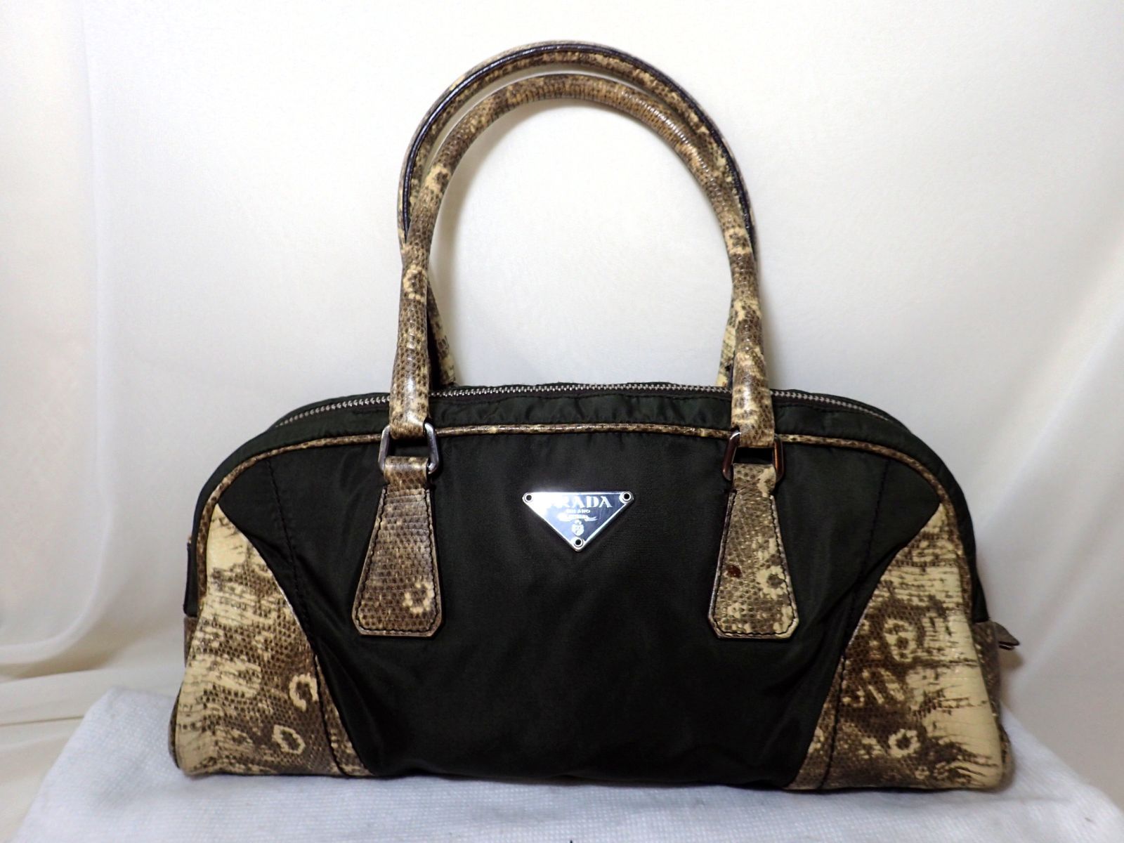 希少 PRADA ハンドバッグ パイソン 三角ロゴ 肩掛け ギャランティ付き