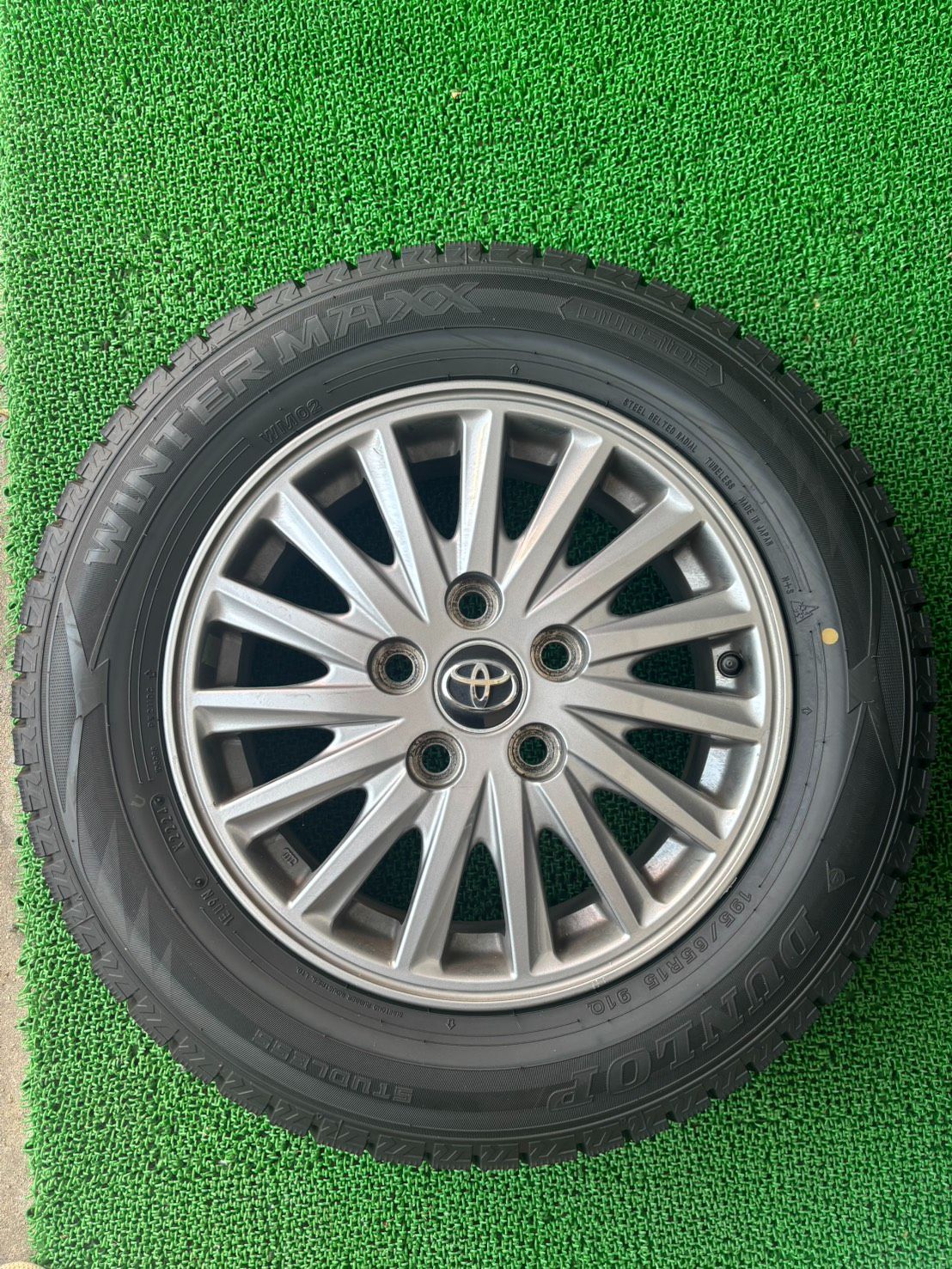  トヨタ エスクァイアHV 15インチアルミ 195 65 R 15 スタッドレス 15インチ タイヤ ホイールセット