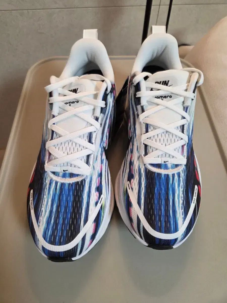 NIKE ボメロ 18 マルチ 白 韓国 店舗