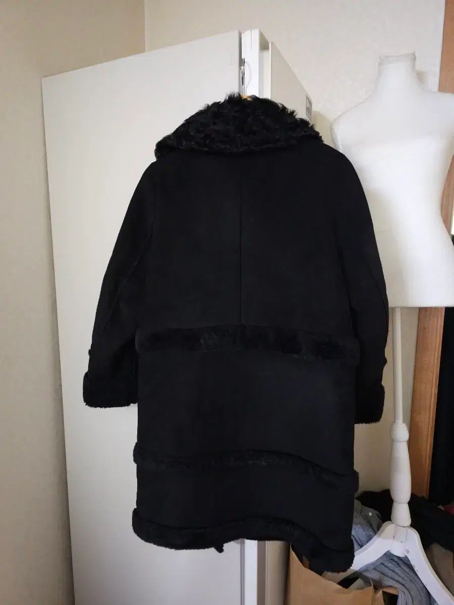 it MICHAA イッミシャ ブラック シープスキン ムートン コート - メルカリ