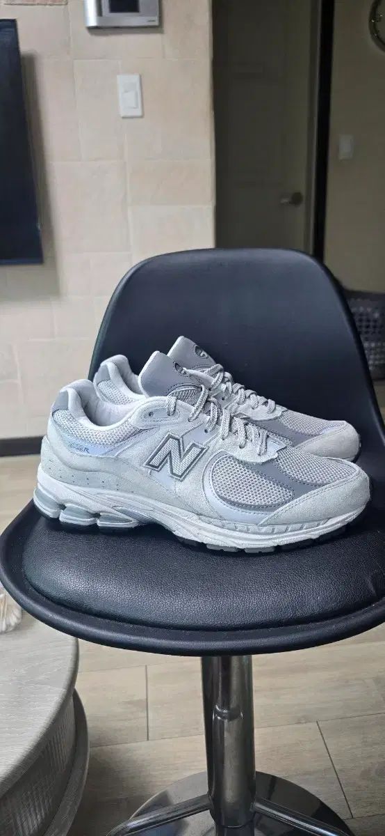 ニュー ンス 2002 R グレー スニーカー 275