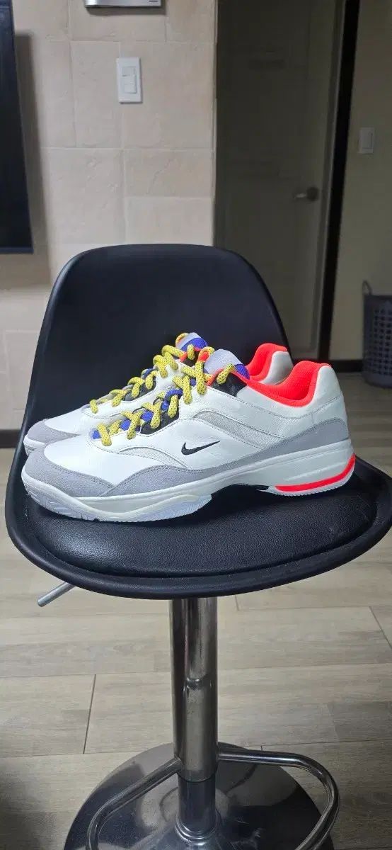 ナイキ コート ビジョン ロー 白 グレー 蛍光 スニーカー 290