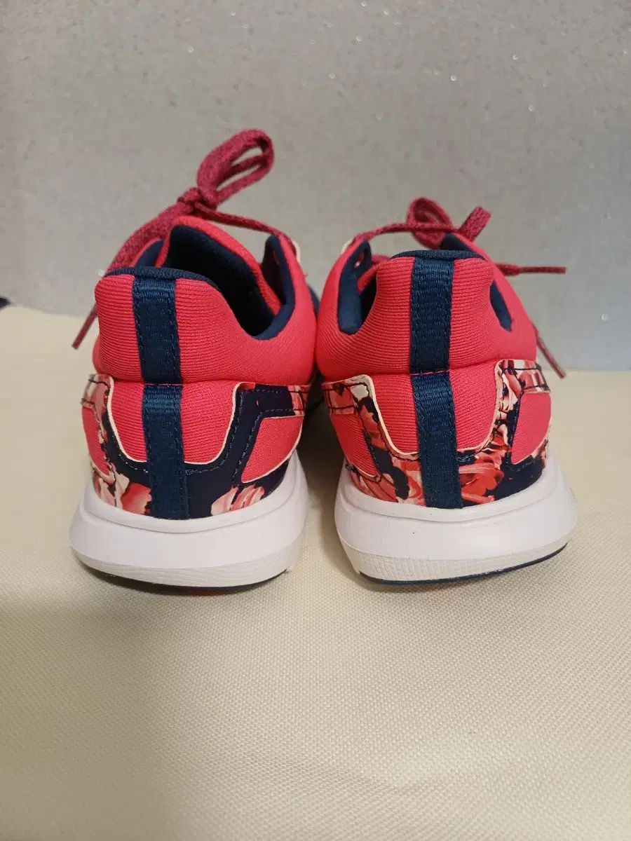 ランニングシューズ 220