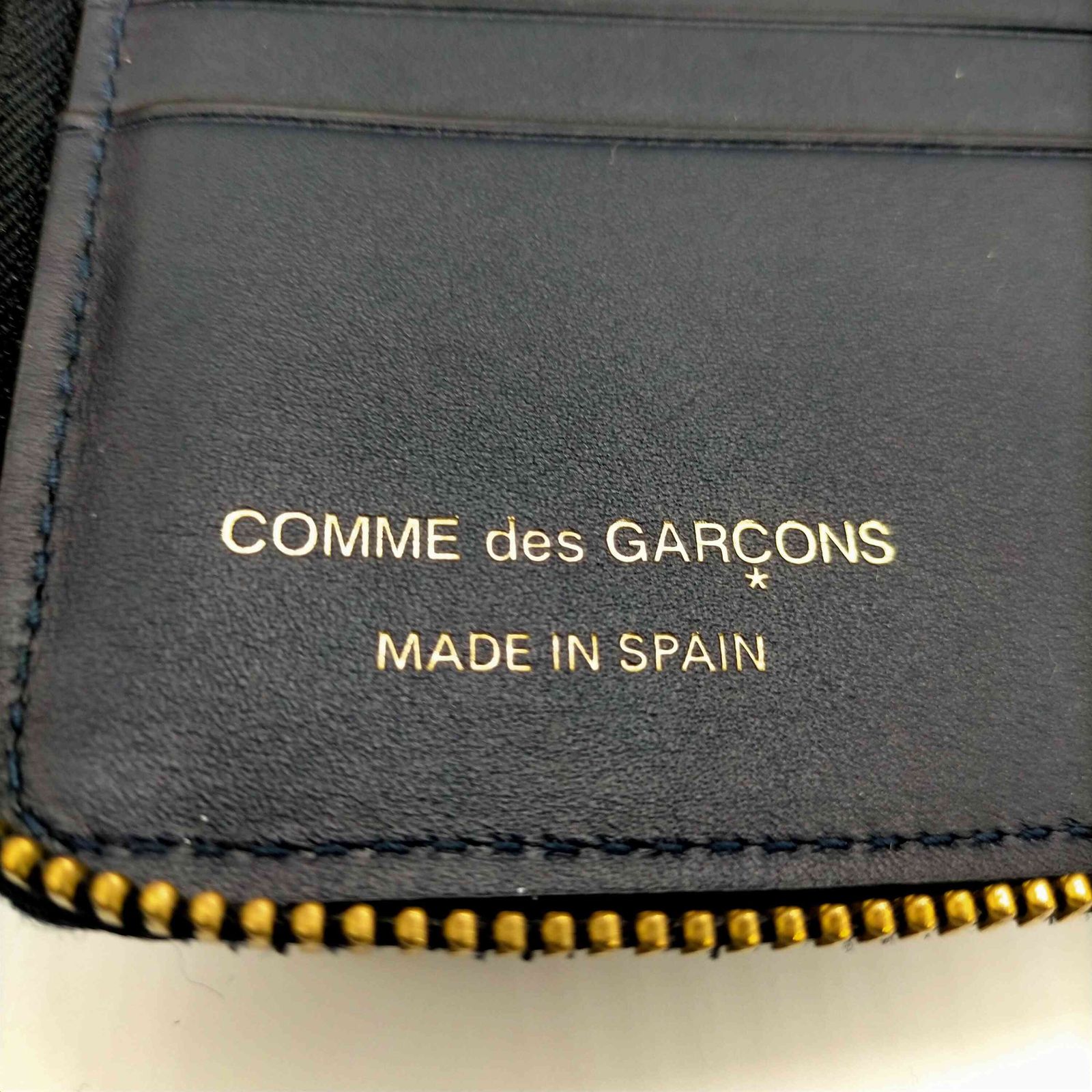 Wallet COMME des GARCONS(ウォレットコムデギャルソン) 24AW スペイン製 ARECALF  レザー 二つ折り財布  レディース 表記無 【中古】【ブランド古着バズストア】 ウォレットコムデギャルソン Wallet COMME des GARCONS 24AW スペイン