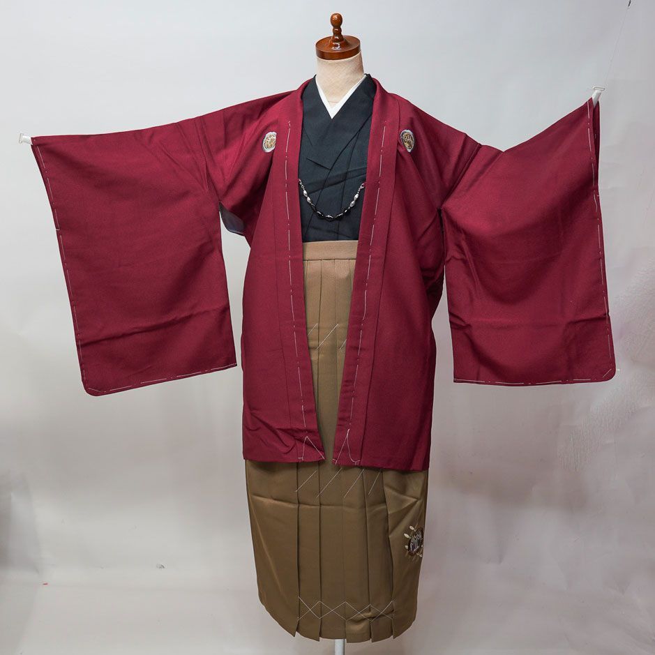 羽織袴セット 男児 ジュニア用 十三歳用 刺繍紋入り 小町シリーズ エンジ色 ベージュ系 着物は黒色 NO 42861