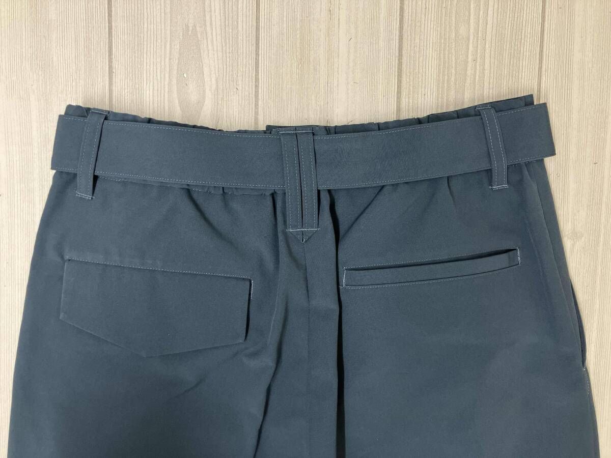 くに CULLNI クルニ 23-SS-026 ピンタック テーパードパンツ サイズ2 ブルー