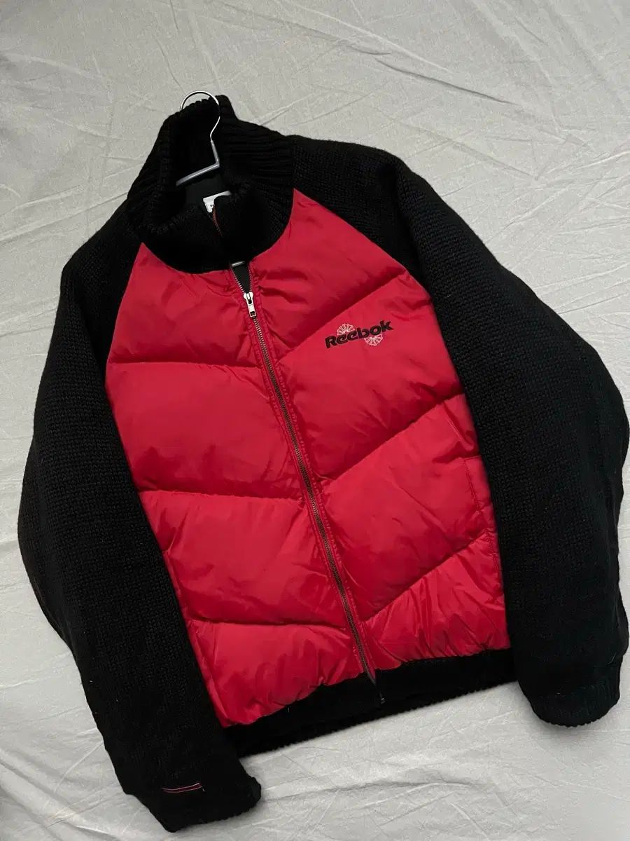 リーボック バスト ロゴ ダウン ジャケット