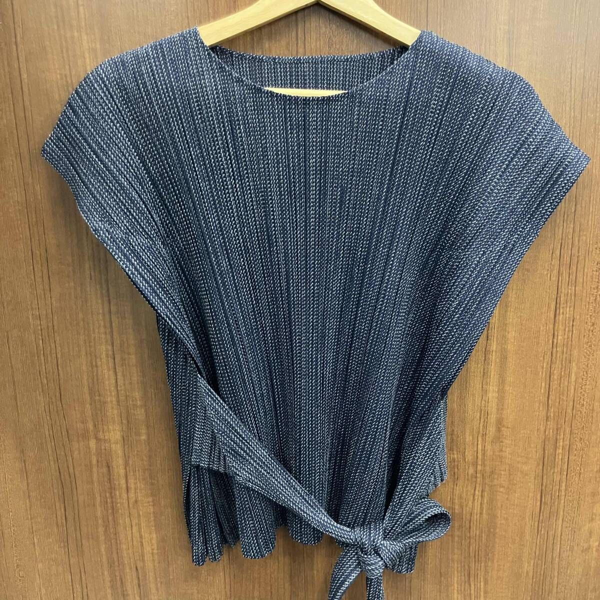 ノースリーブ PLEATS PLEASE イッセイミヤケ PP 81 JK 611 ブラウス