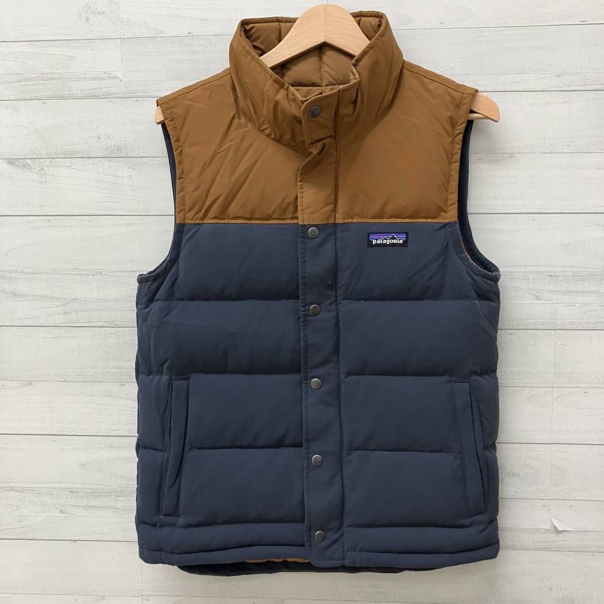 美品　Patagonia ダウンベスト ブラウン/ネイビー　mens xs Patagonia パタゴニア アウター27586FA15 ベスト ネイビー ブラウン
