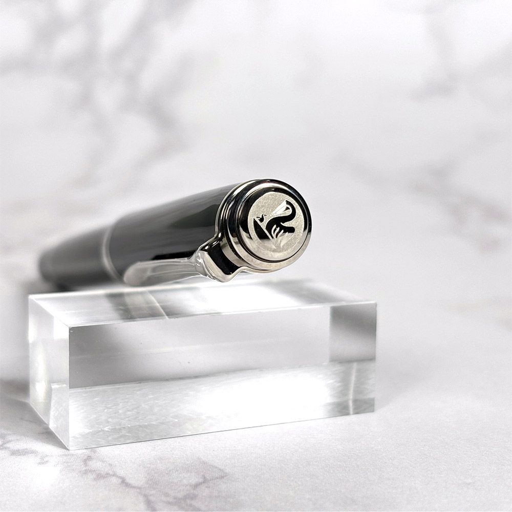 ペリカン 万年筆 吸入式 スーベレーン M 805 ブラック F 細字 925529 筆記具