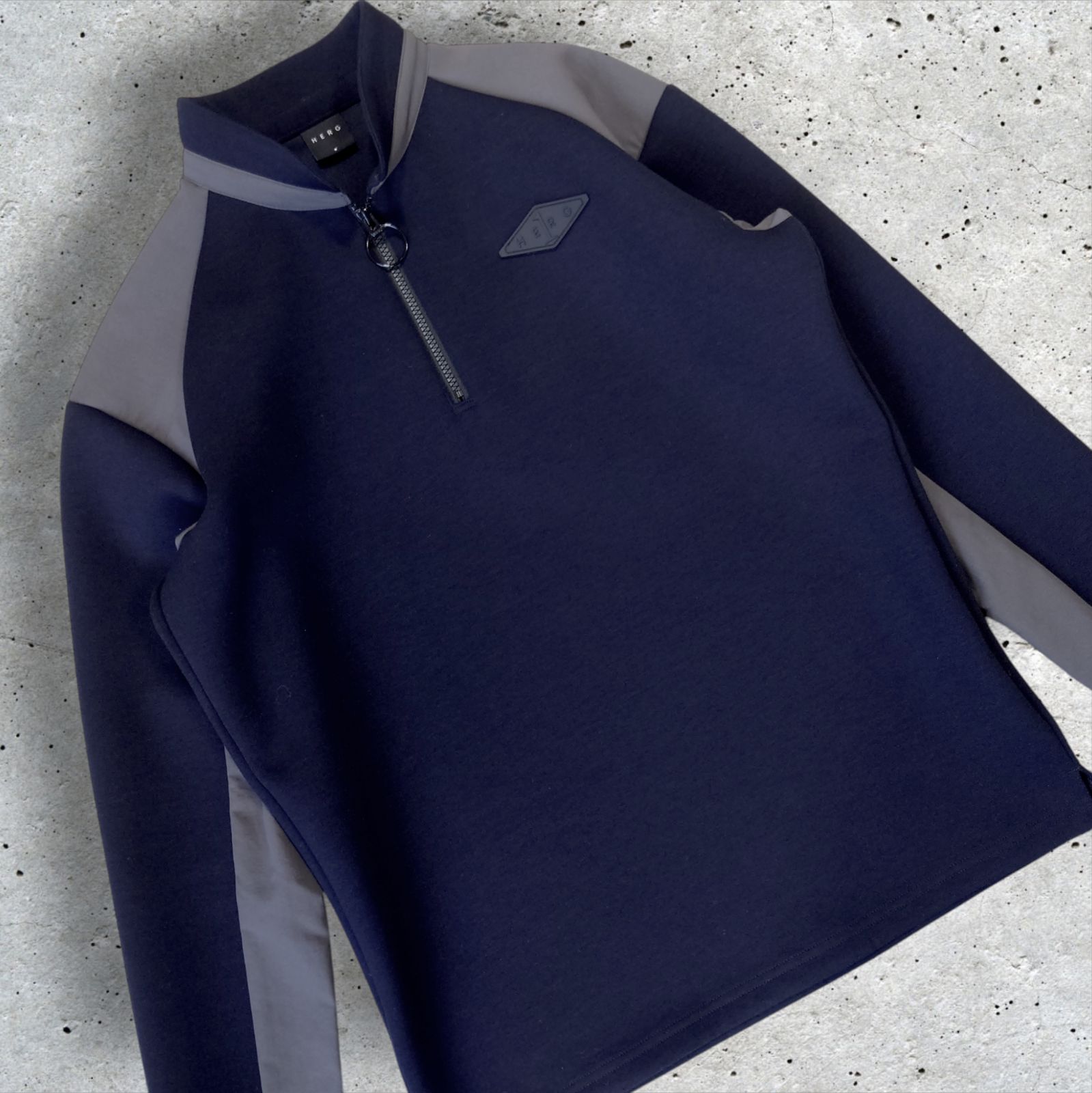 極美品 HERG1 GOLF ハーフジップドッキングジャケット ダンボール