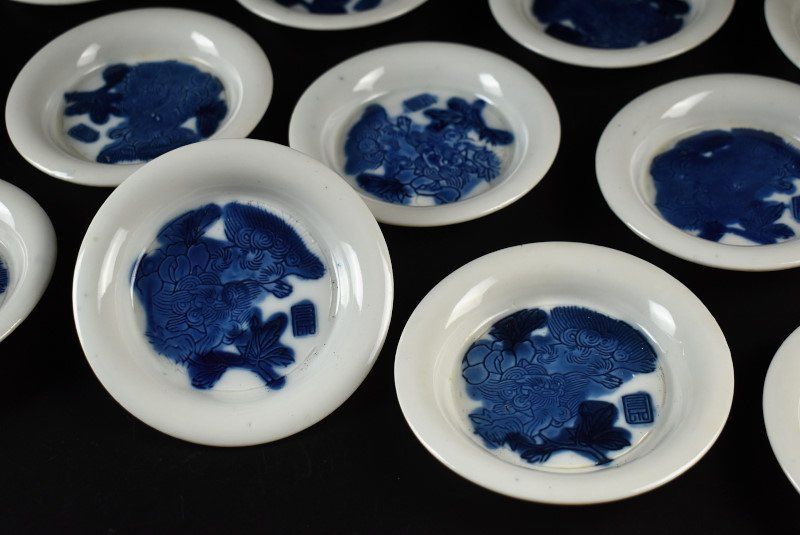 蔵A 3075 a 2 平戸焼 三河内焼 染付獅子文 小皿 十二客