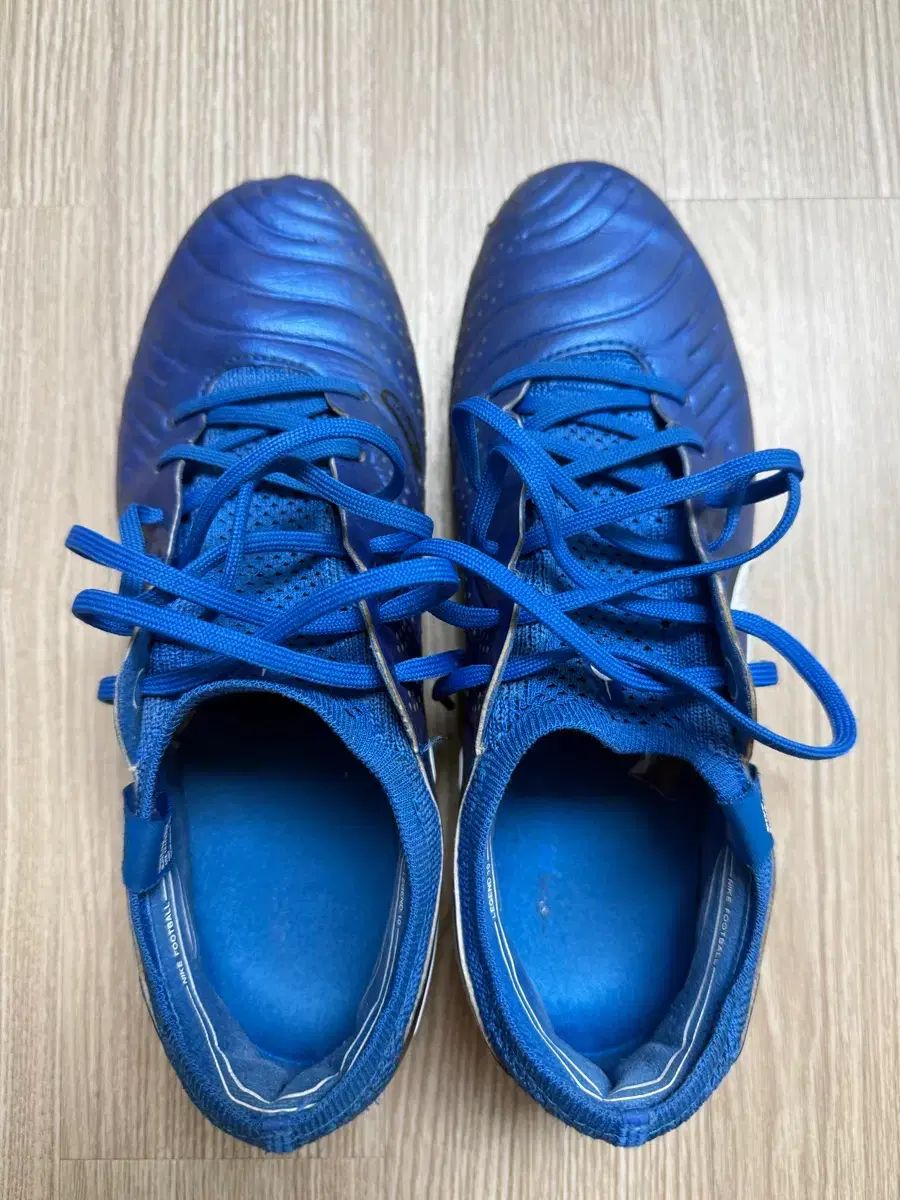 ナイキ ティエンポ レジェンド 255 AG