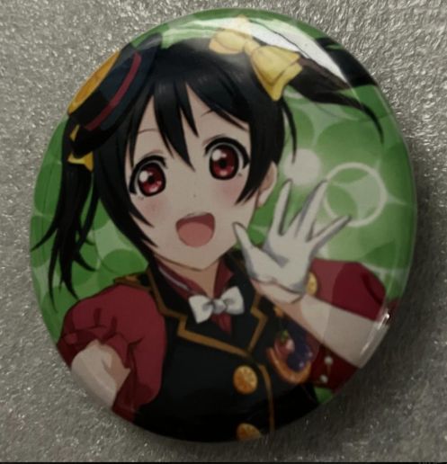 矢澤にこ 缶バッジ b➕ラブライブ➕ B. 矢澤にこ 手のひら 缶バッジ - メルカリ