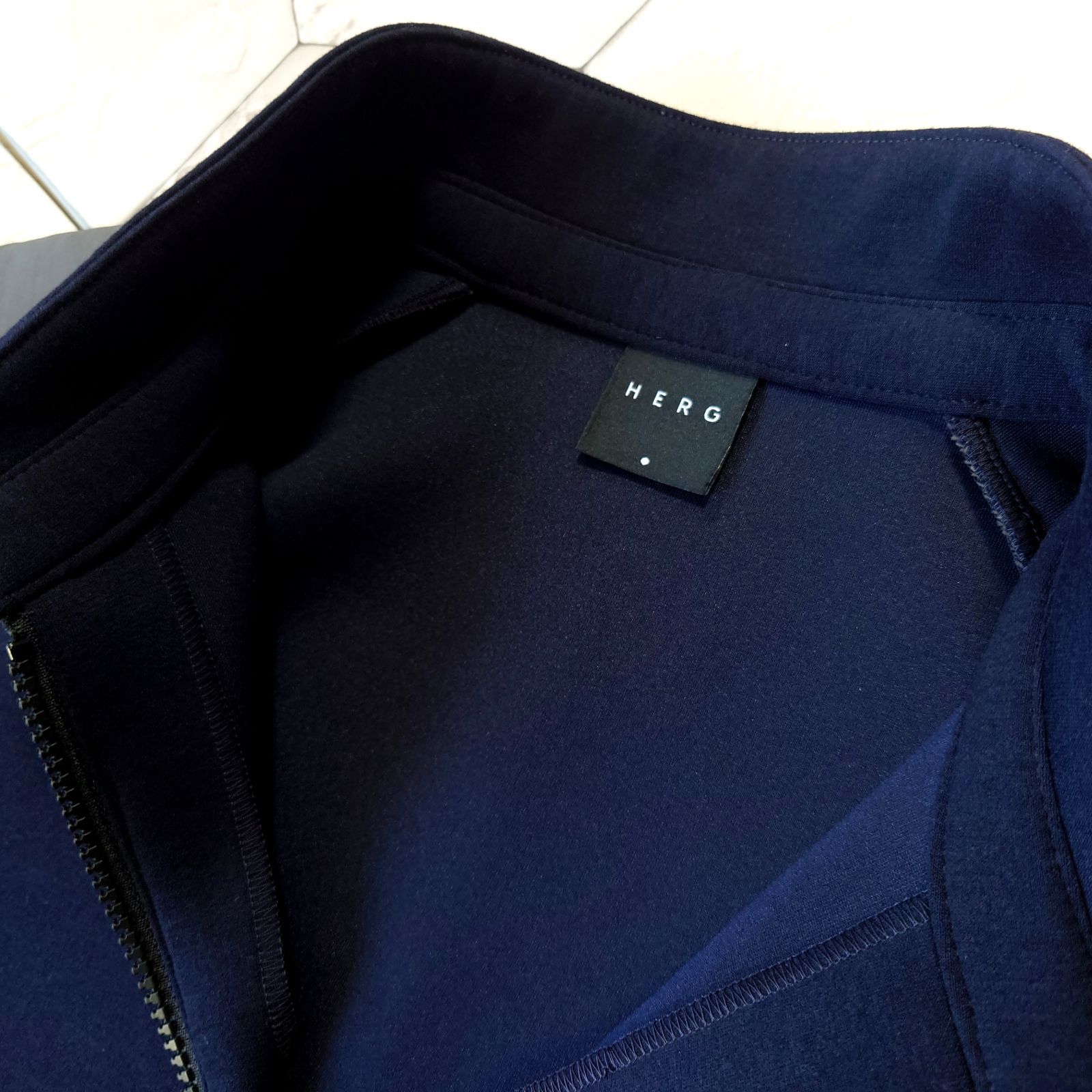 極美品 HERG1 GOLF ハーフジップドッキングジャケット ダンボール