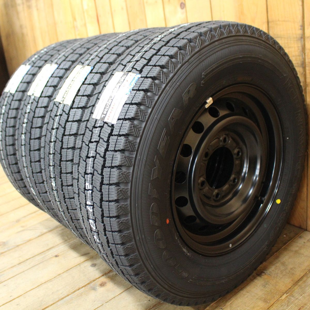  製 グッドイヤー アイスナビカーゴ スタッドレスタイヤ 200系 ハイエース 15インチ ホイール 195 80 R 15 107 105 4本SET 15インチ タイヤ ホイールセット