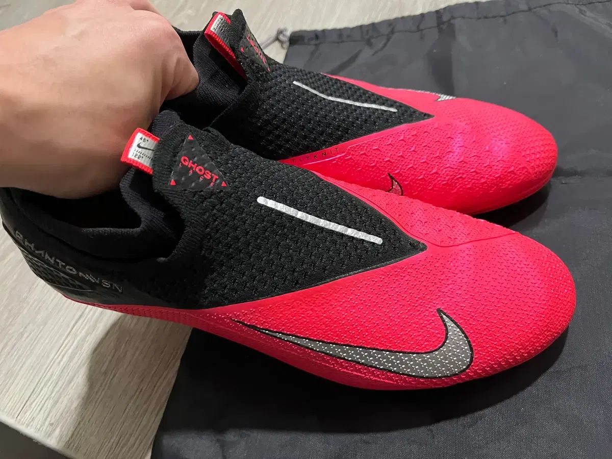 イタリア産 NIKE FANTOM VISION 2 ELITE DF FG 280 サッカーシューズ