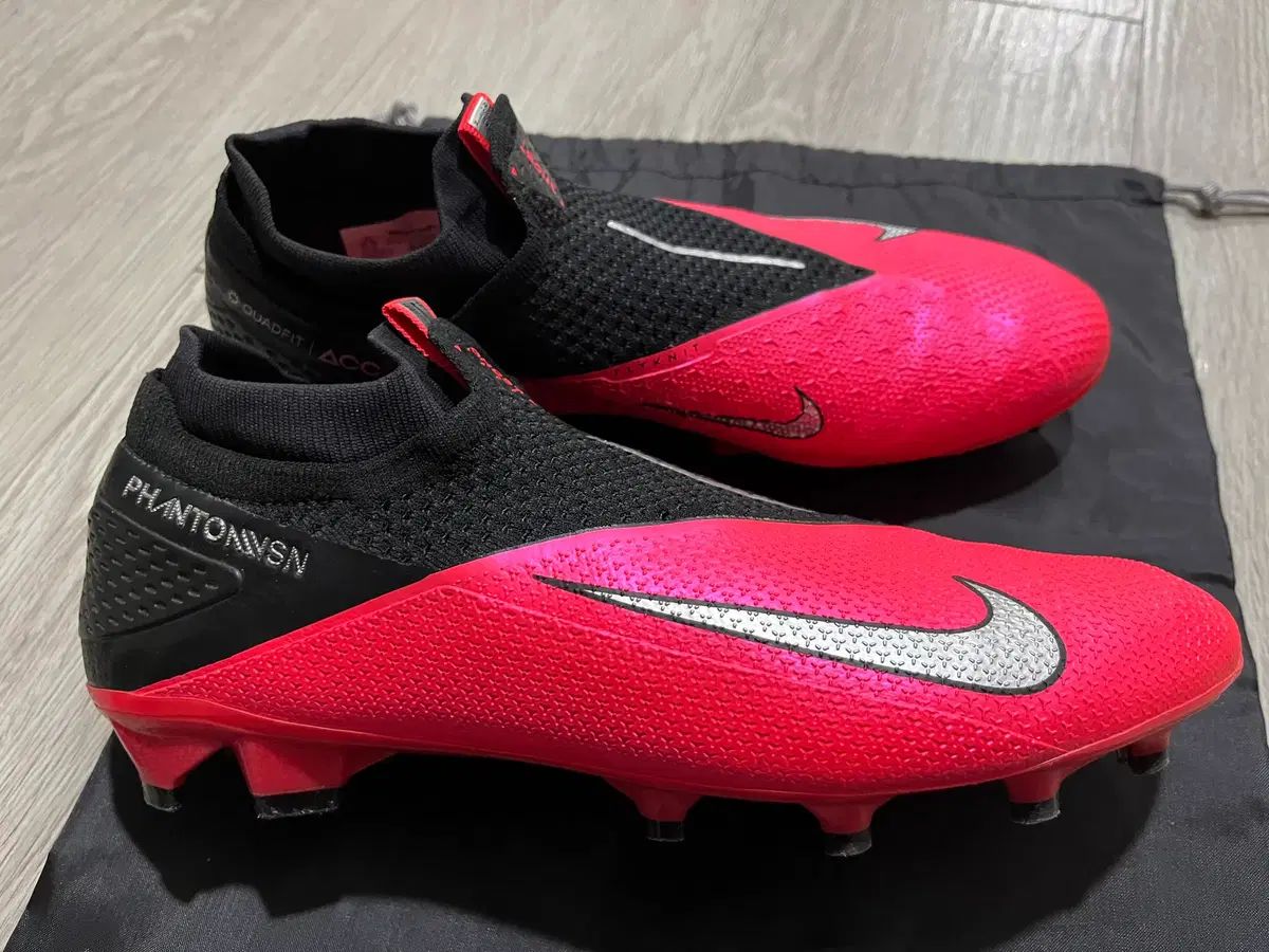 イタリア産 NIKE FANTOM VISION 2 ELITE DF FG 280 サッカーシューズ