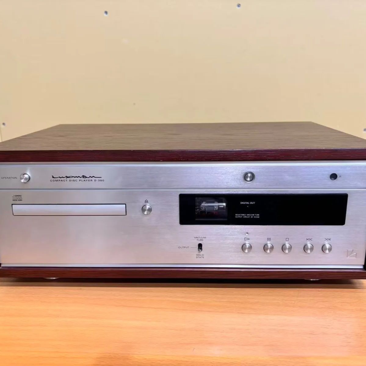 LUXMAN D 380 定価 35万 CDプレーヤー